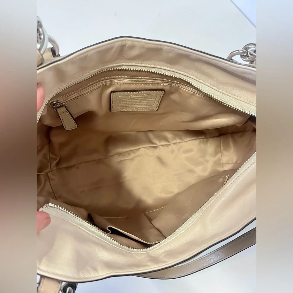 COACH Alexandra Cream and taupe leather hobo bag. - Picture 11 of 12